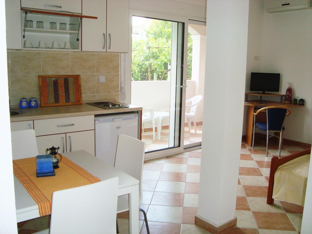 Apartments Rolovina Тиват Стая снимка